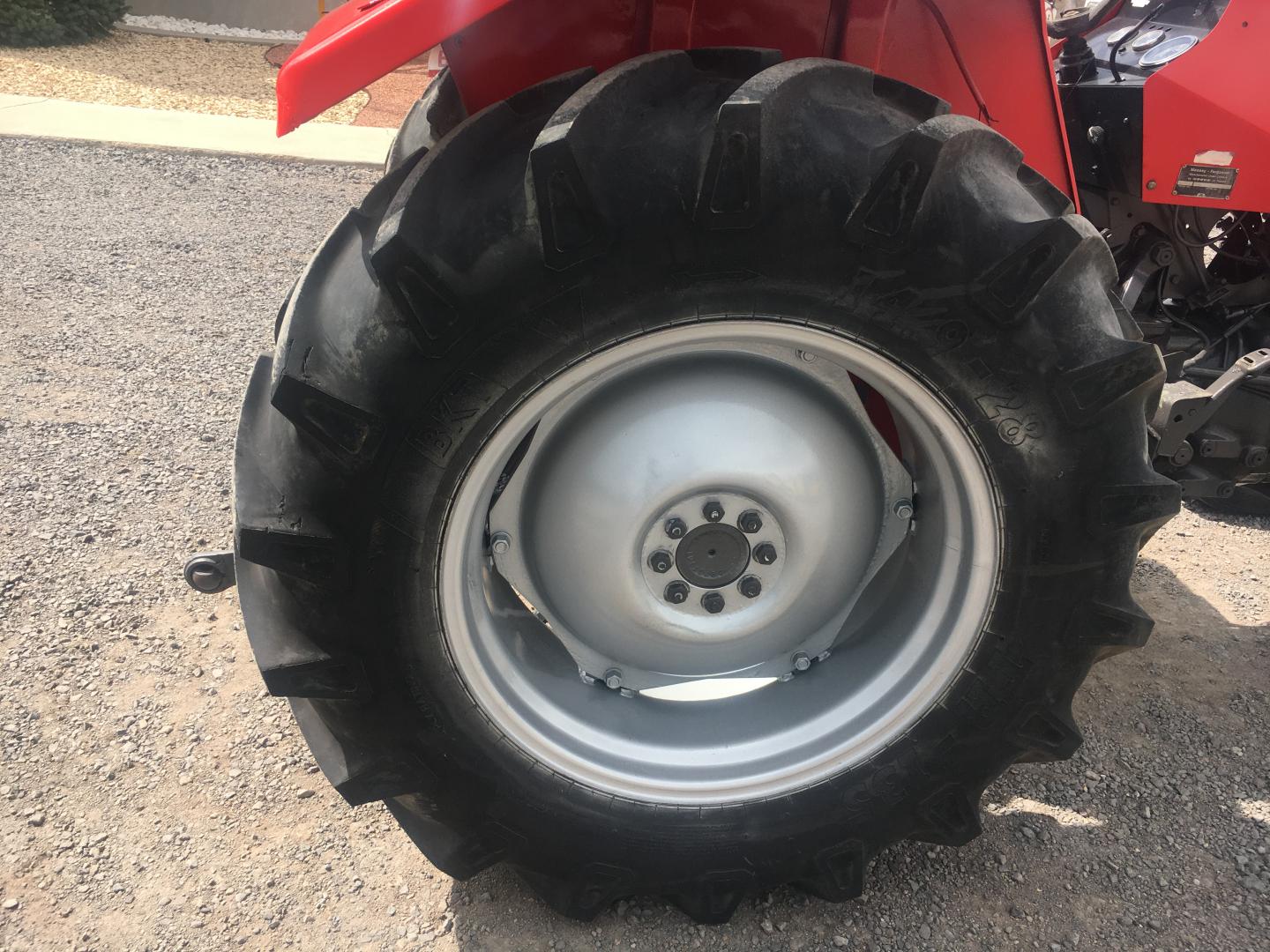 ./imagenes/INVOICE/2019/15365/TRACTOR MASSEY FERGUSON MF 231 (4).JPG